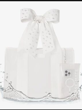 Case mate NWT with pearl bow